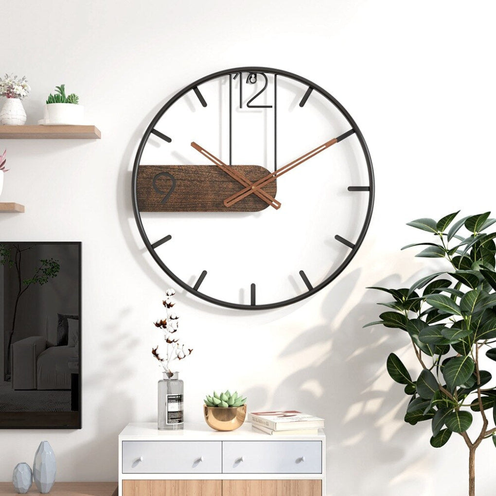 Emeja | Moderne Wandklok met Walnoot Accent