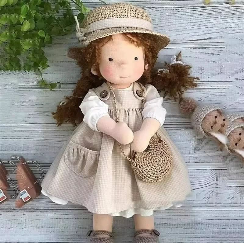 AMORELLA – Handgemaakte Waldorf Pop met Accessoires