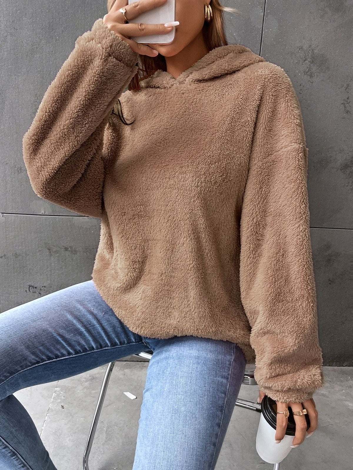 Dameshoodie – pullover – kort model – losse pasvorm – lange mouwen