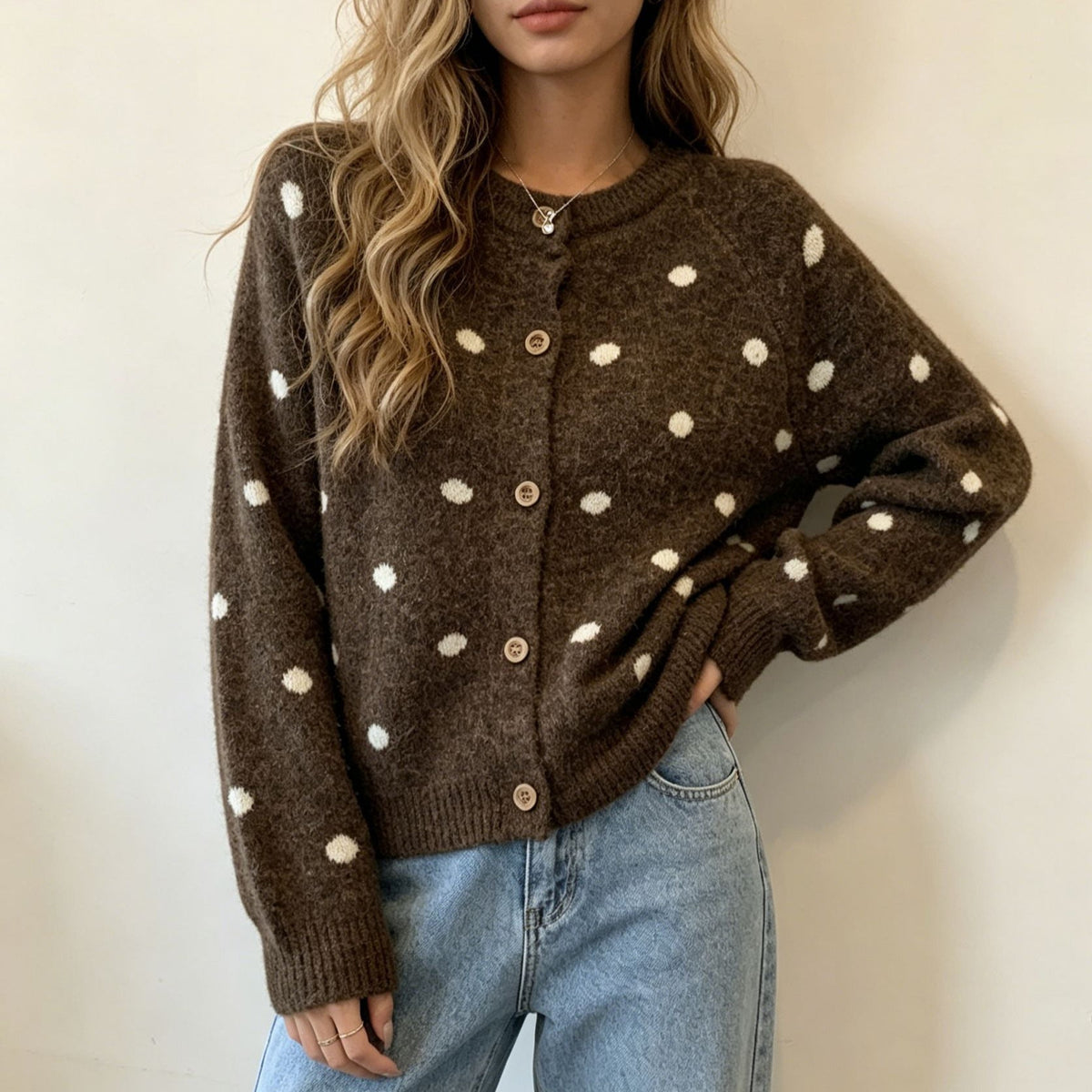 Damesvest met knopen, stippen en ronde hals in mohair-look