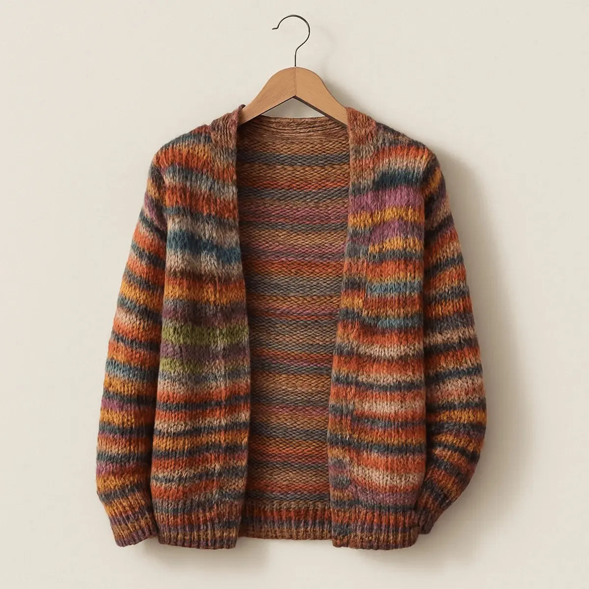 Damesvest met open voorkant, gestreept en gebreid met lange mouwen