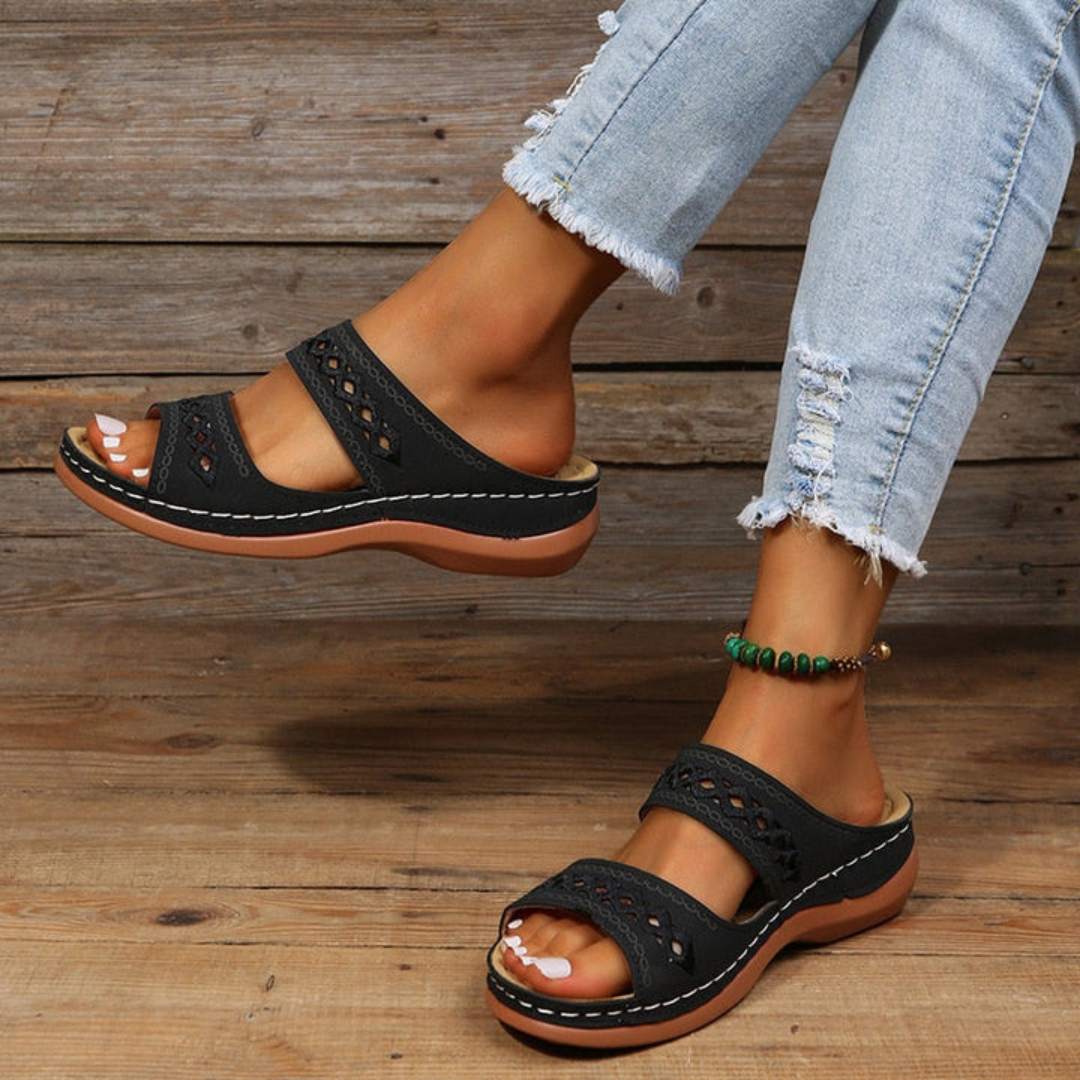 Emeja | Dames Slide Sandalen met Uitsnijdetails