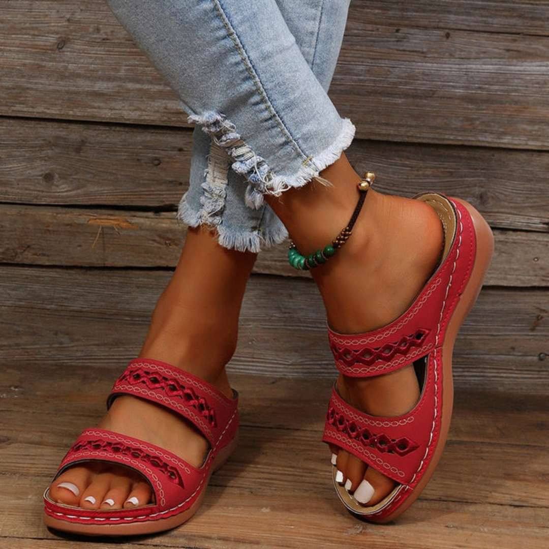 Emeja | Dames Slide Sandalen met Uitsnijdetails