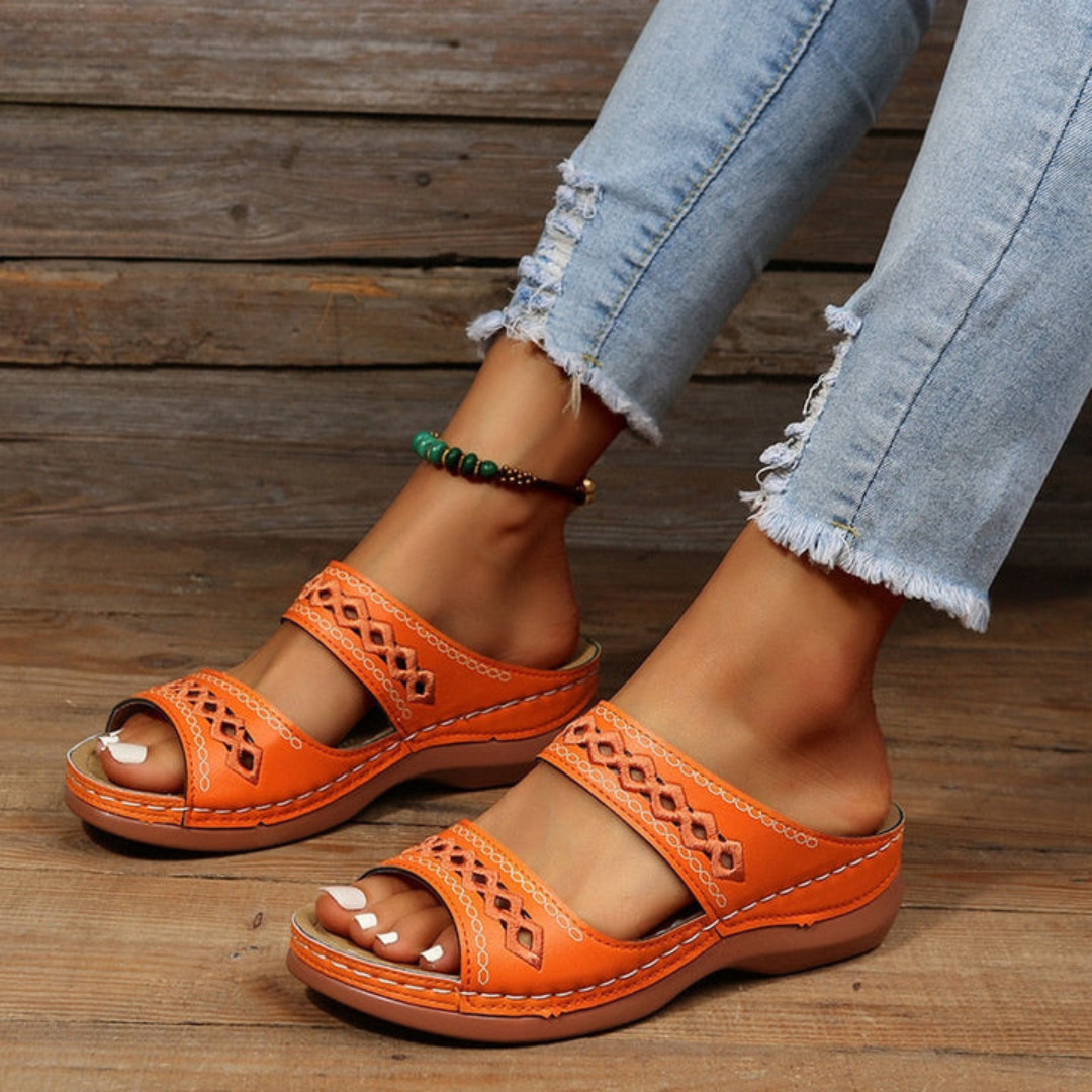 Emeja | Dames Slide Sandalen met Uitsnijdetails