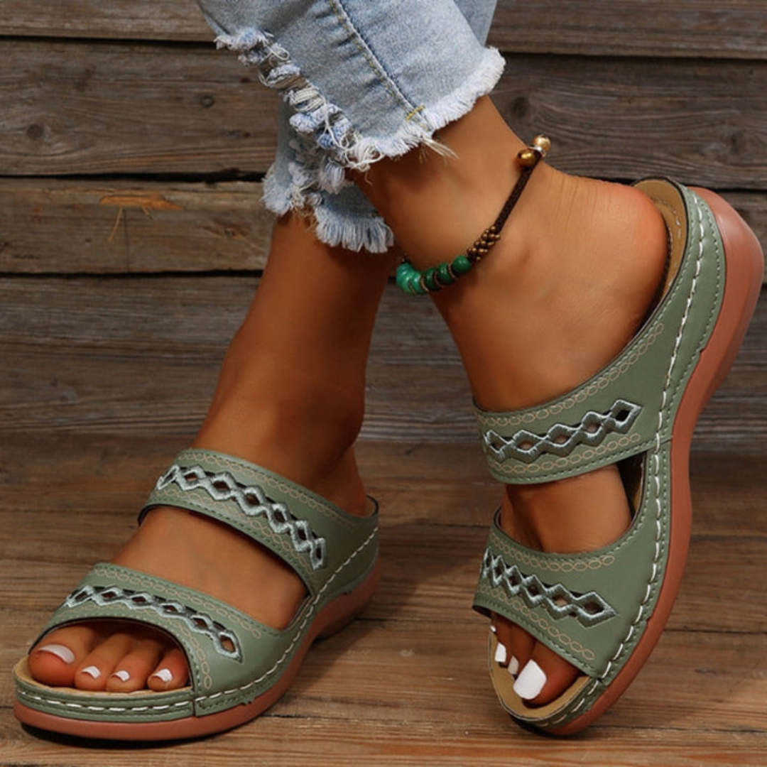 Emeja | Dames Slide Sandalen met Uitsnijdetails