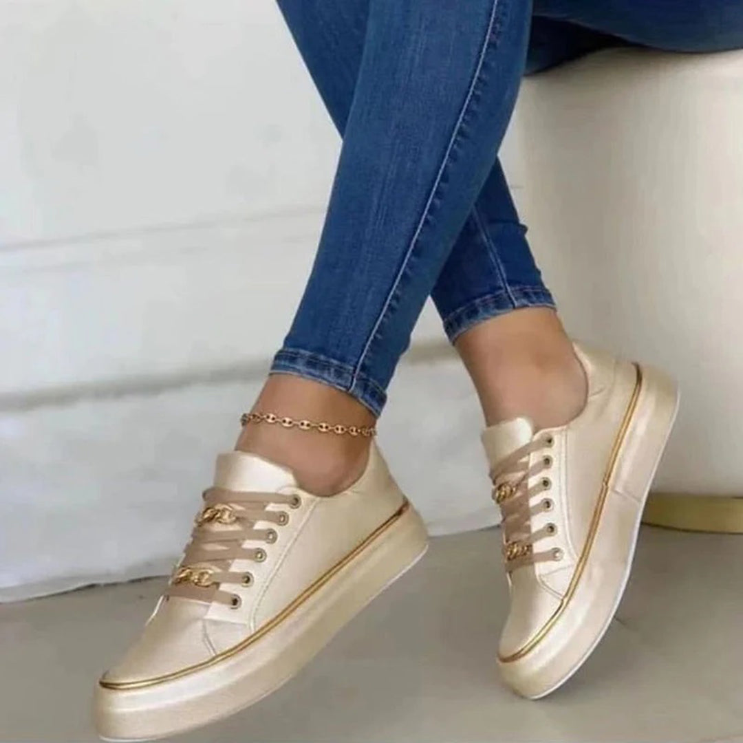 Emeja | Dames Sneakers met Gouden Ketting Detail