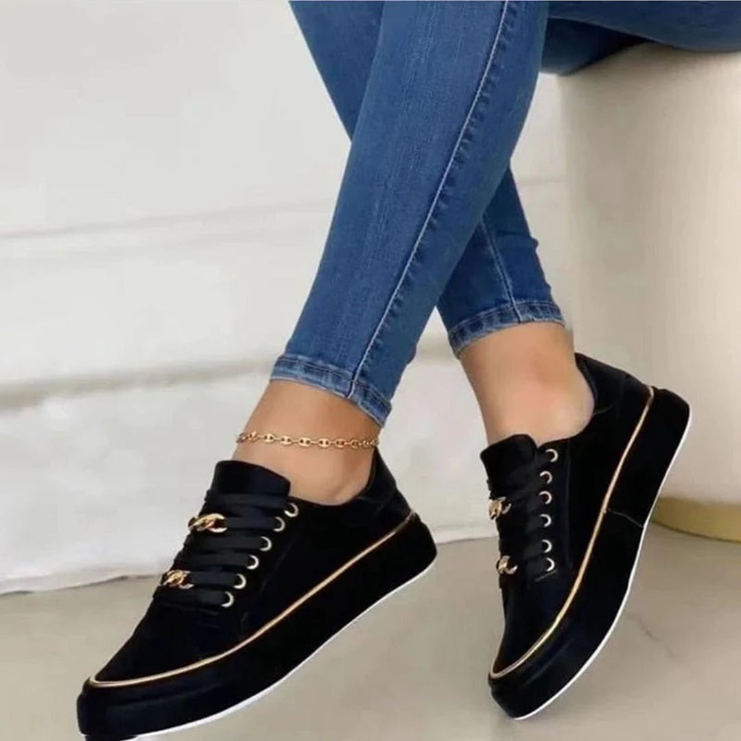 Emeja | Dames Sneakers met Gouden Ketting Detail