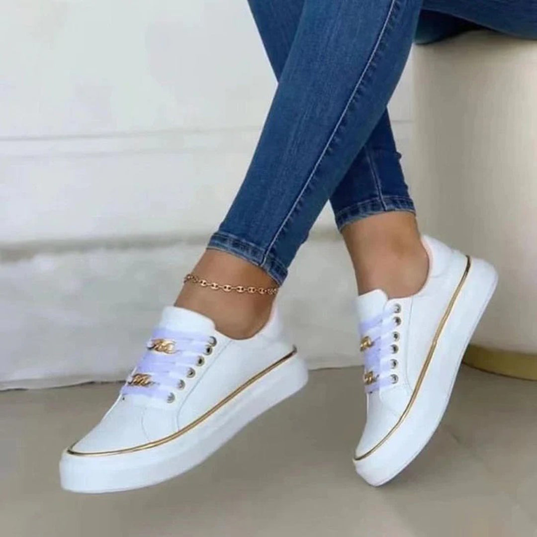 Emeja | Dames Sneakers met Gouden Ketting Detail