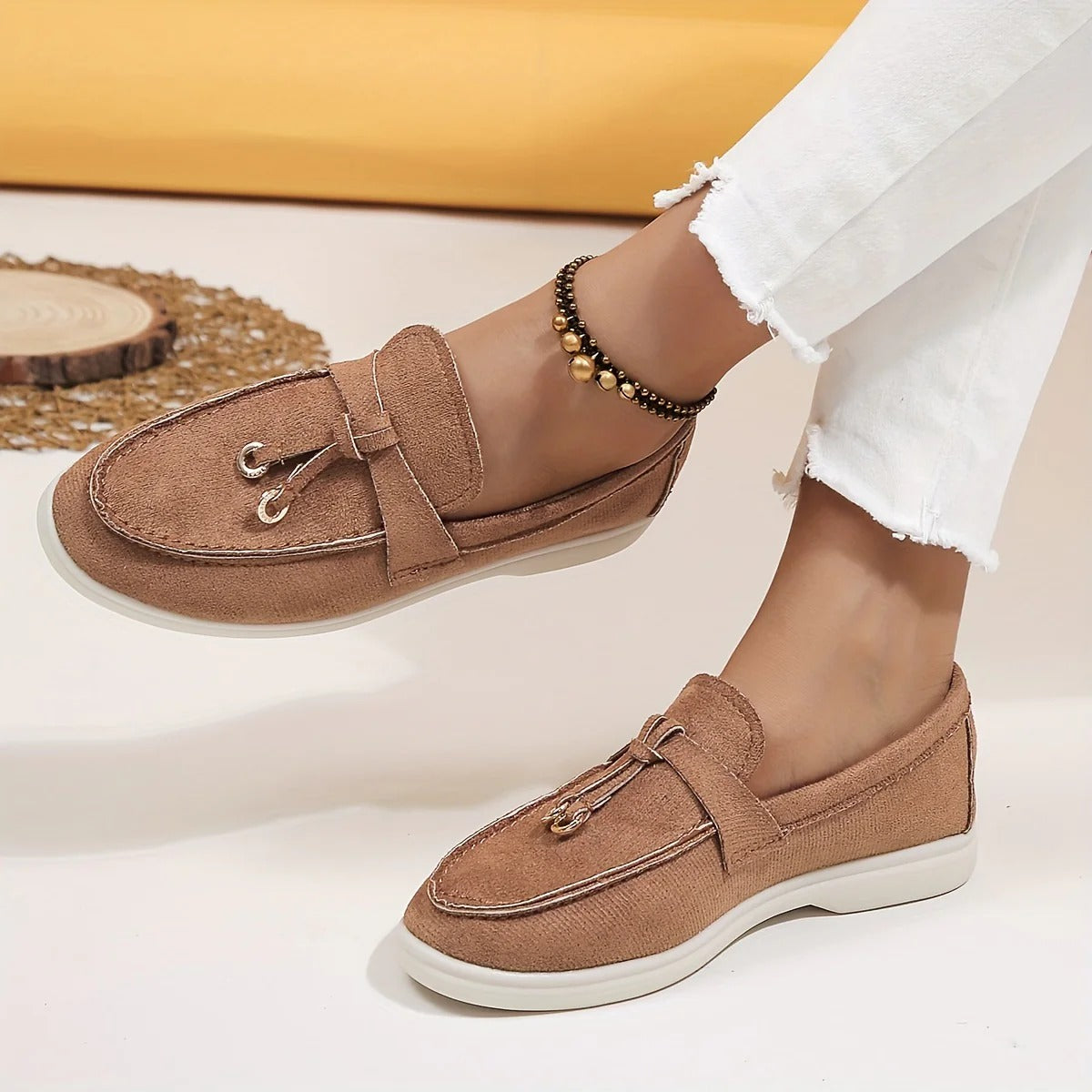 Emeja | Dames Suède Loafers met Kwastdetail