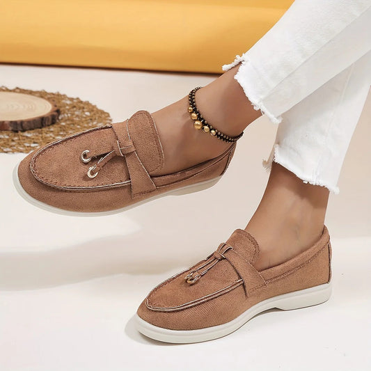 Emeja | Dames Suède Loafers met Kwastdetail