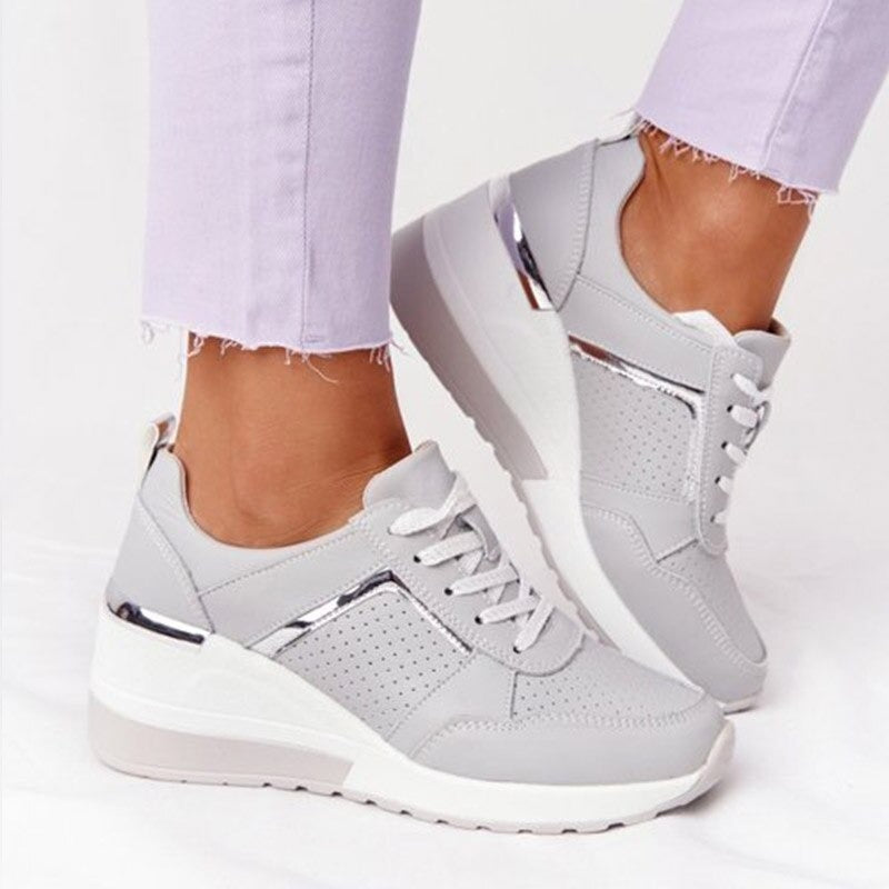 Emeja | Dames Wedge Sneakers met Metallic Accenten