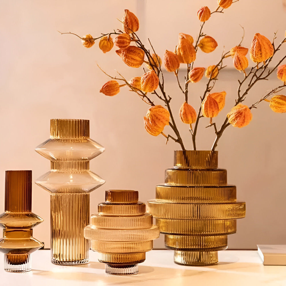 Emeja | Elegante Amber Glazen Vaasje - Hedendaags Decoratief Stuk voor Stijlvolle Woonruimtes