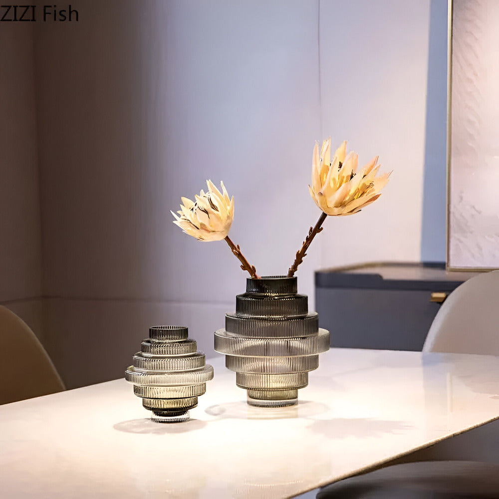 Emeja | Elegante Amber Glazen Vaasje - Hedendaags Decoratief Stuk voor Stijlvolle Woonruimtes