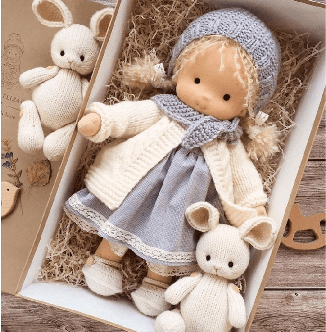Emeja | Handgemaakte Waldorf Pop "Poppi" | 35cm | Biokatoen & Hypoallergene Textielen | Educatief Speelgoed | Zintuiglijke Stimulatie