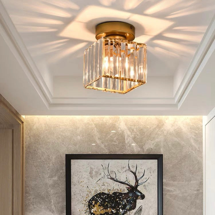 Emeja | Kristallen Plafondlamp – Messing Bevestiging & Compact Ontwerp