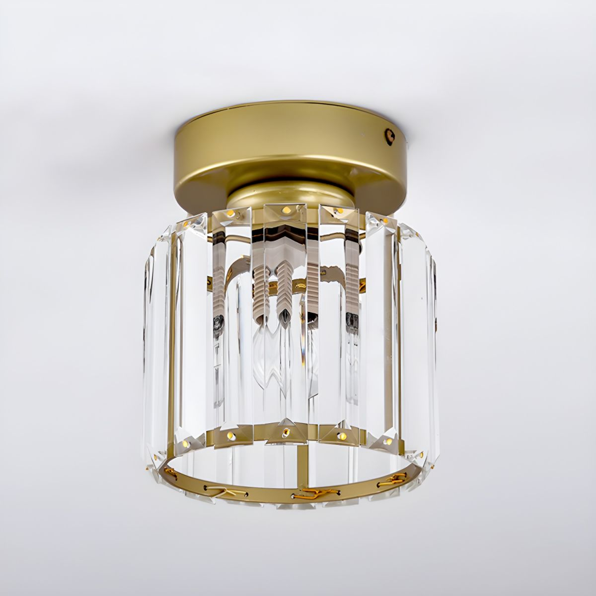 Emeja | Kristallen Plafondlamp – Messing Bevestiging & Compact Ontwerp