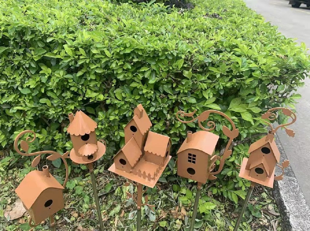 Emeja | Metaal Kunst Vogelhuis op Tuinstok - FeatherNest
