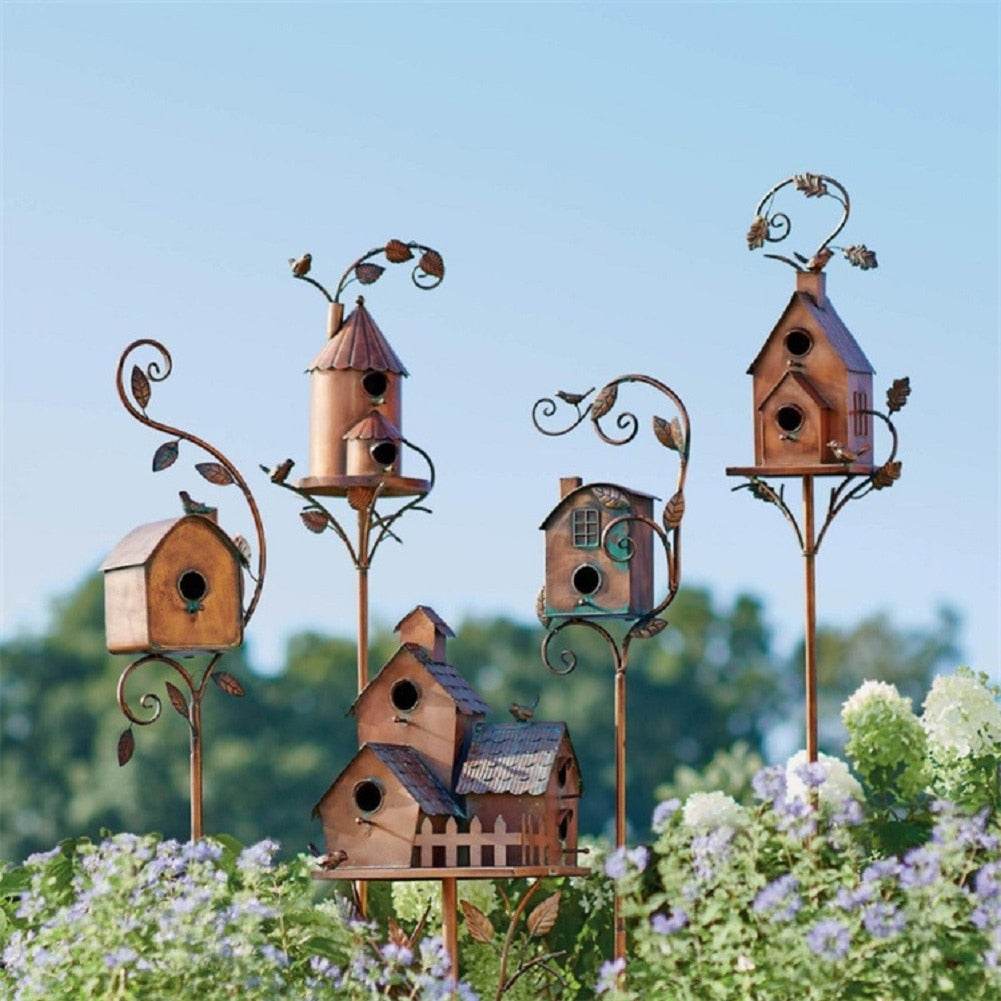 Emeja | Metaal Kunst Vogelhuis op Tuinstok - FeatherNest