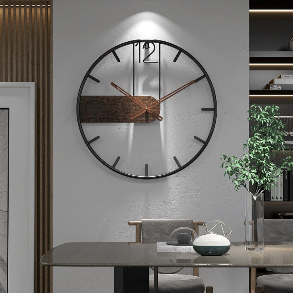 Emeja | Moderne Wandklok met Walnoot Accent