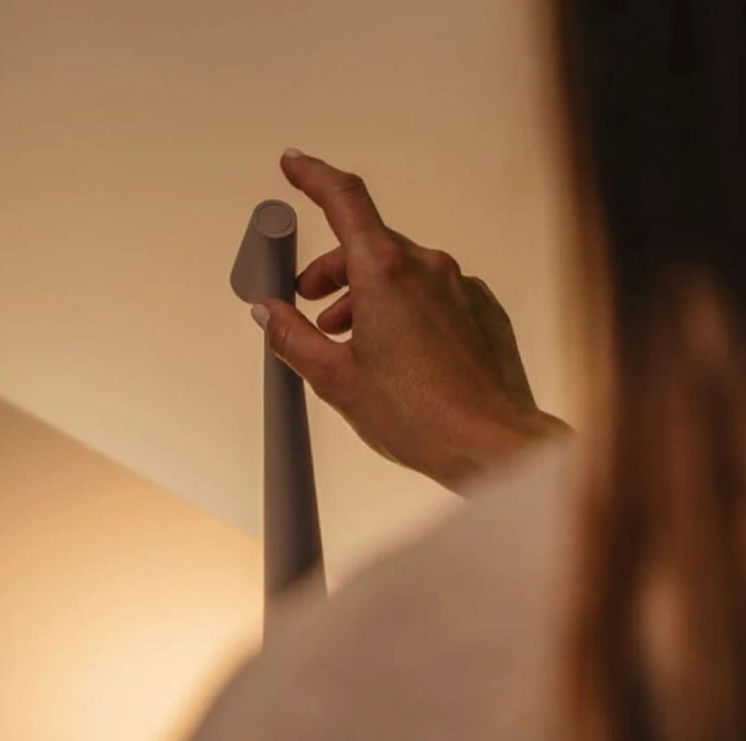 Emeja | Scandinavisch Minimalistisch Ontwerp Sfeerlicht | Draadloos | LED | Leeslamp | Tafellamp