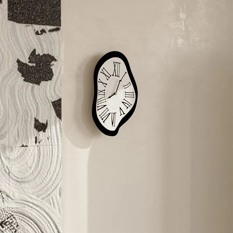 Emeja | Surrealistische Wandklok | Artistiek Cijferontwerp