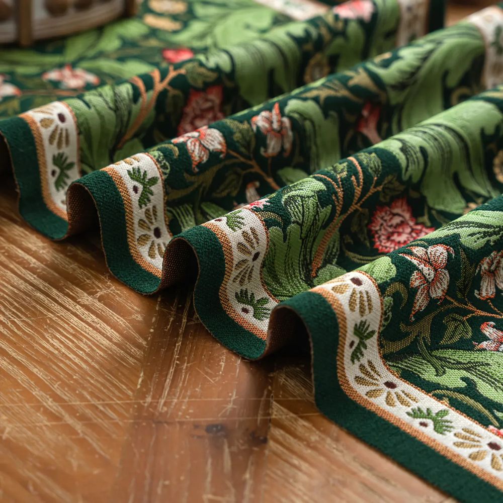 Flora Wijnstok Geborduurde Tafelkleed