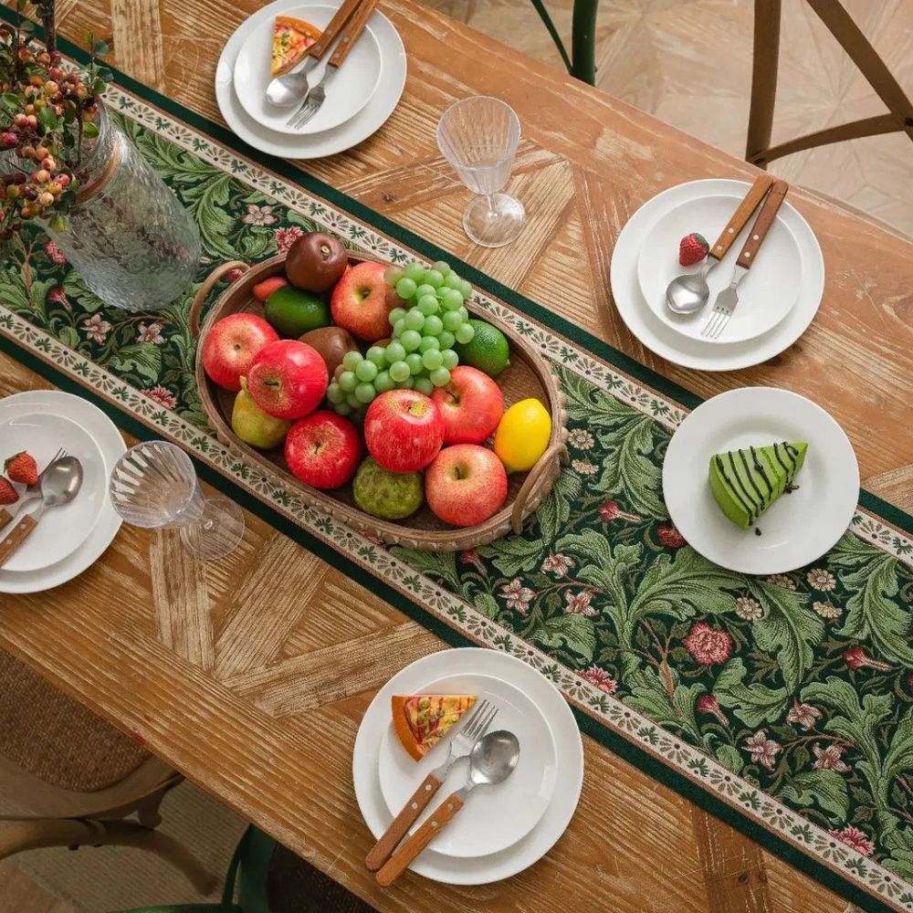 Flora Wijnstok Geborduurde Tafelkleed