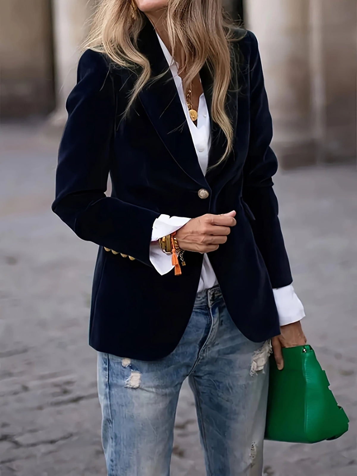 Getailleerde fluwelen damesblazer met reverskraag en eenknoopssluiting