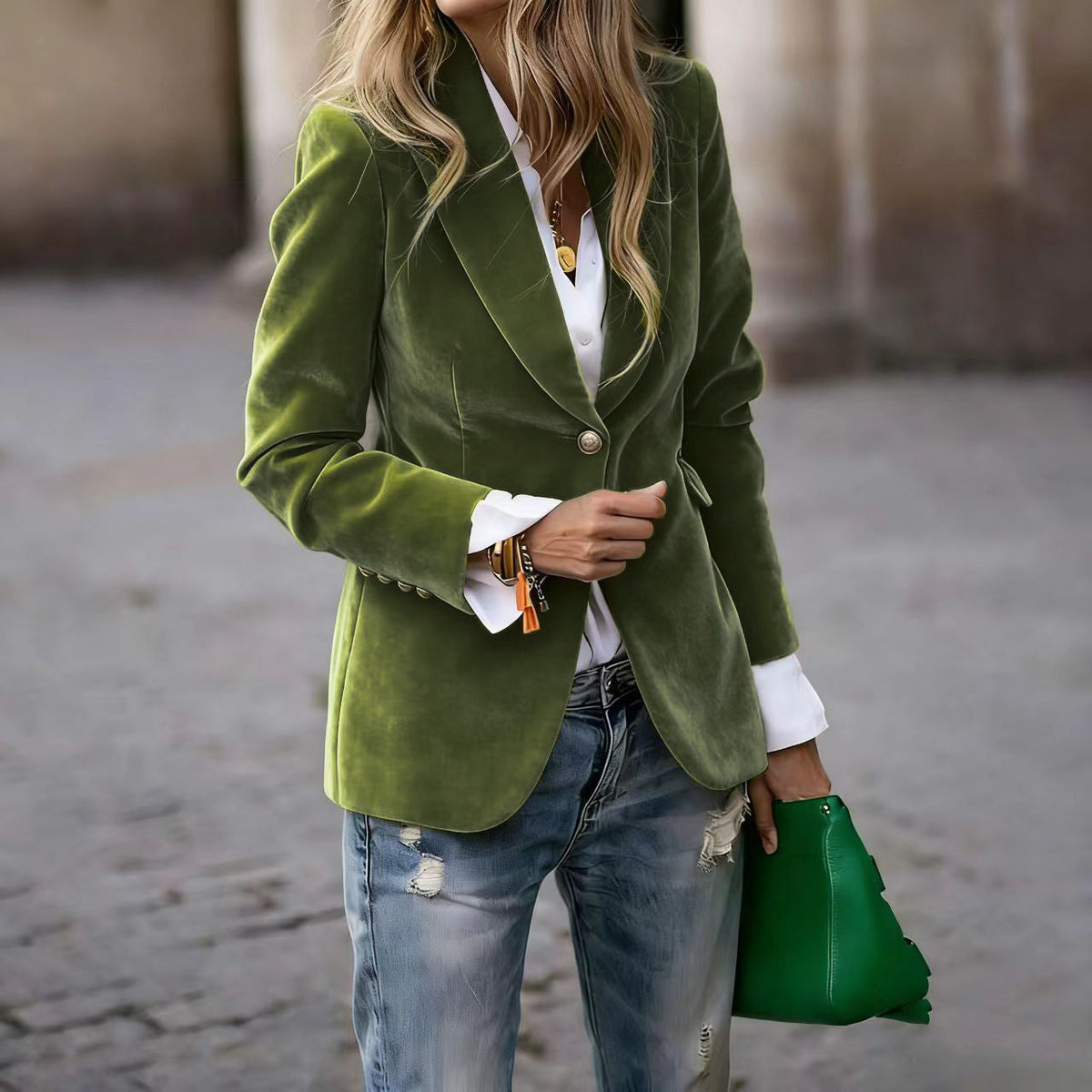 Getailleerde fluwelen damesblazer met reverskraag en eenknoopssluiting