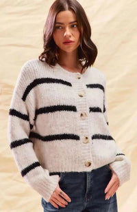 Gestreept gebreid wintervest voor dames met knopen