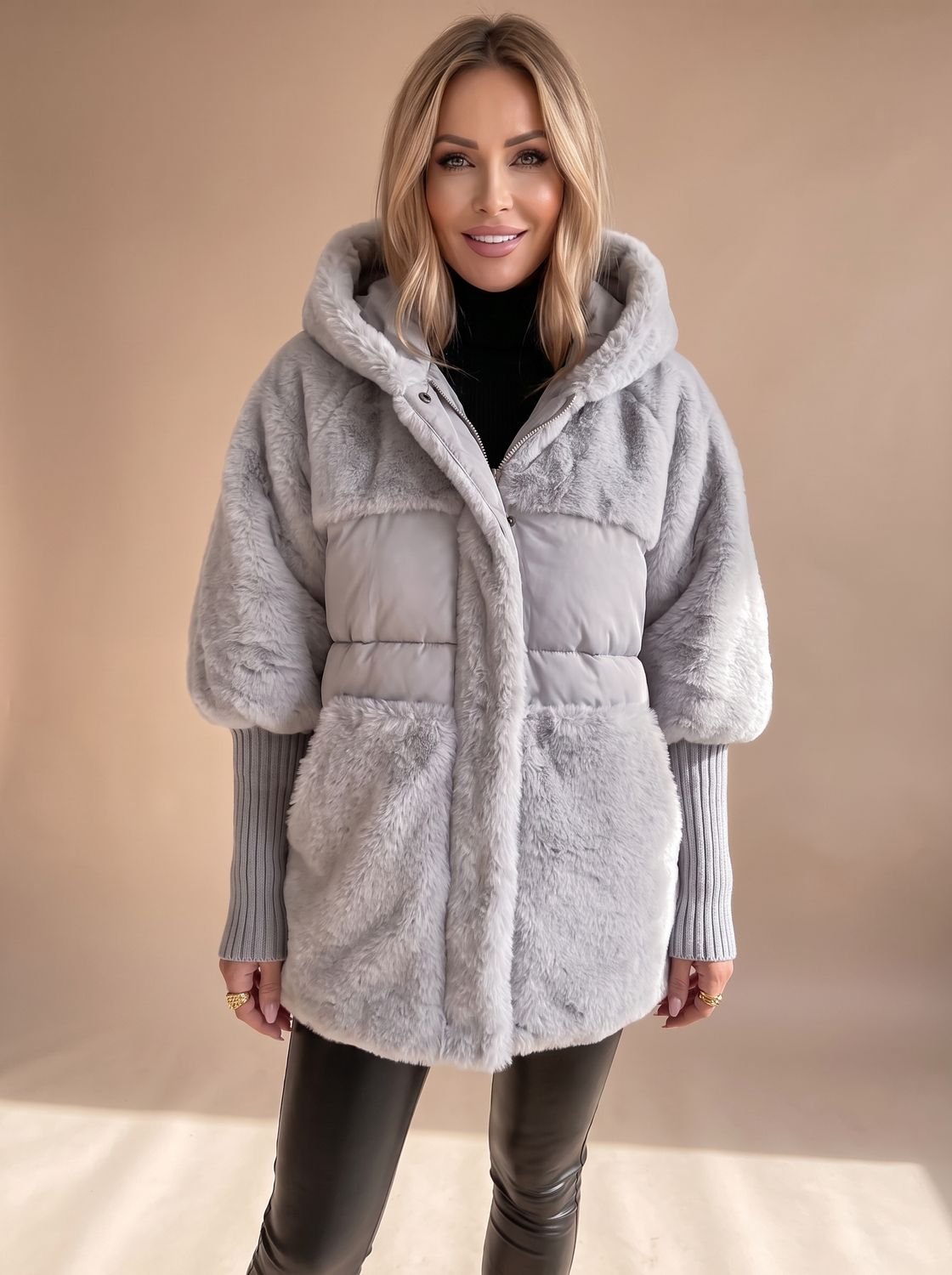 Gewatteerde dameswinterjas van pluche imitatiebont met capuchon