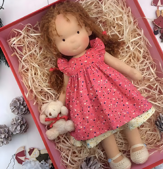 Handgemaakte Waldorfpop in Zachte Stof - Creatief Speelgoed voor Kinderen
