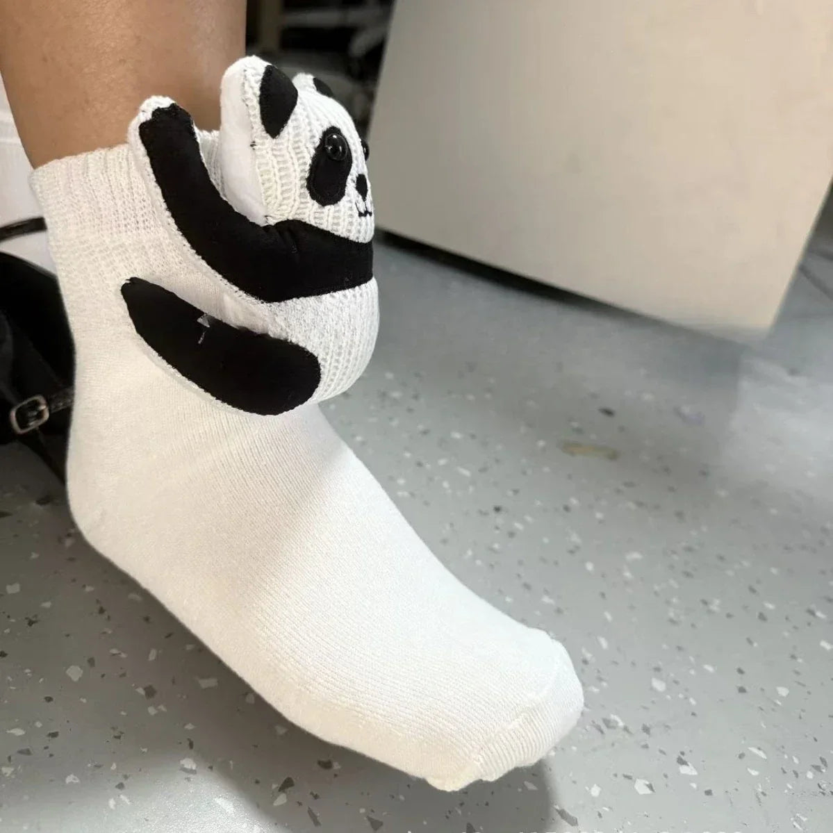 HUGFOOT – Gezellige Huissokken met Schattige 3D Dieraccent en Veilige Antislip Zool