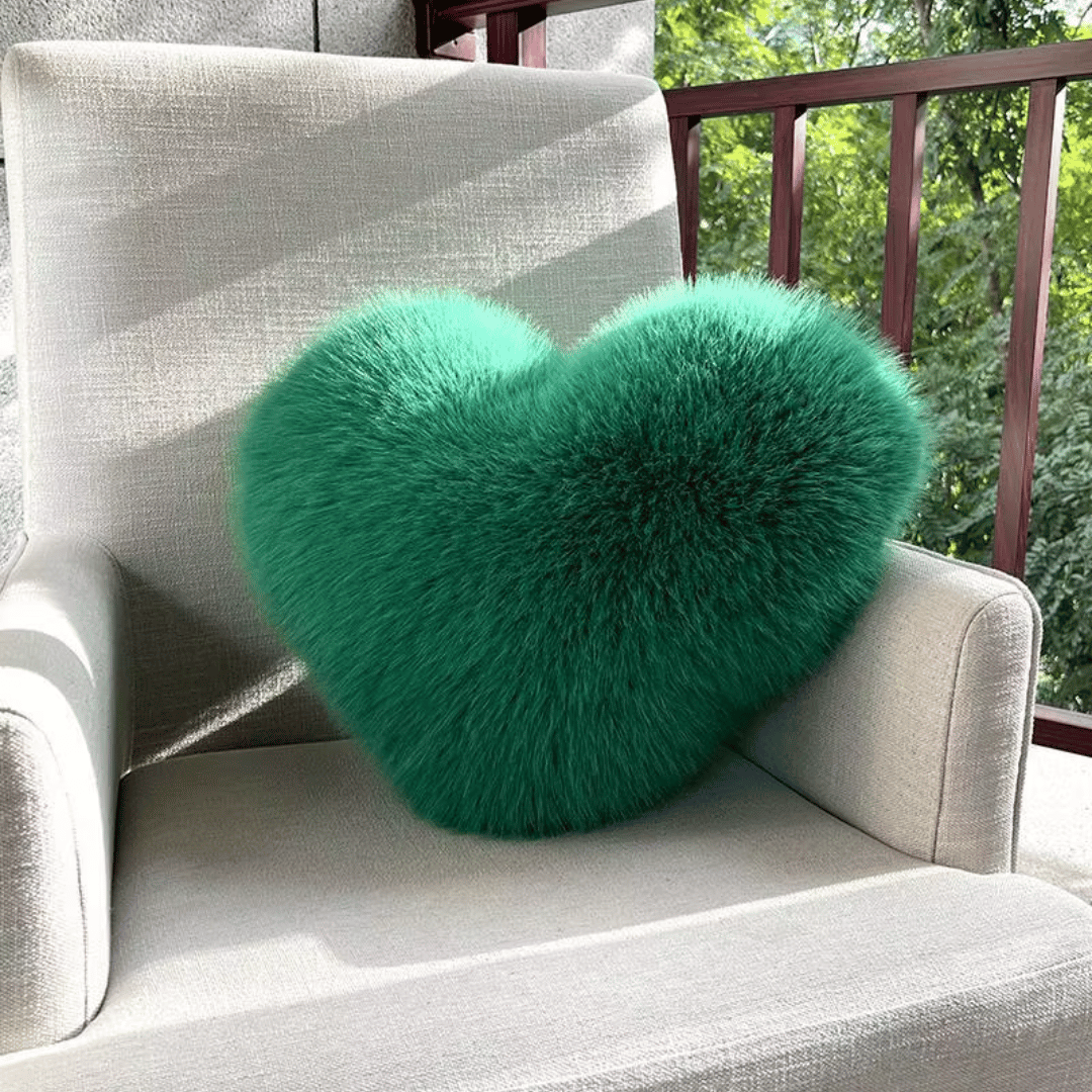 HUGNEST – Hartvormig nepbont kussen voor warme & moderne woonruimtes
