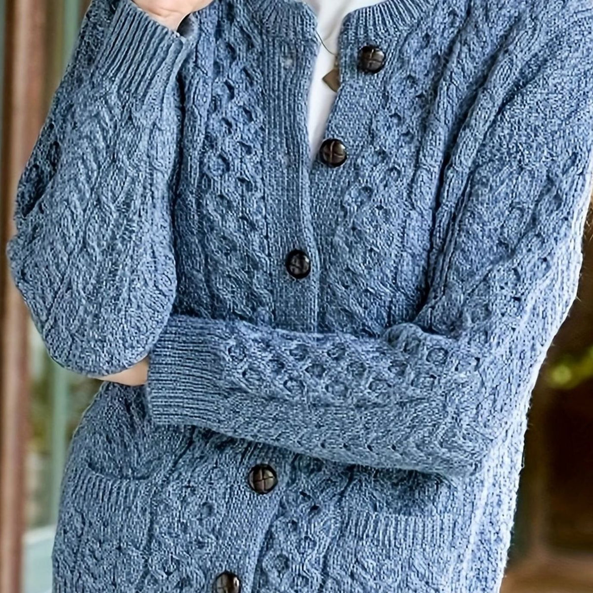 Kabelgebreid relaxed vest met knoopsluiting voor dames