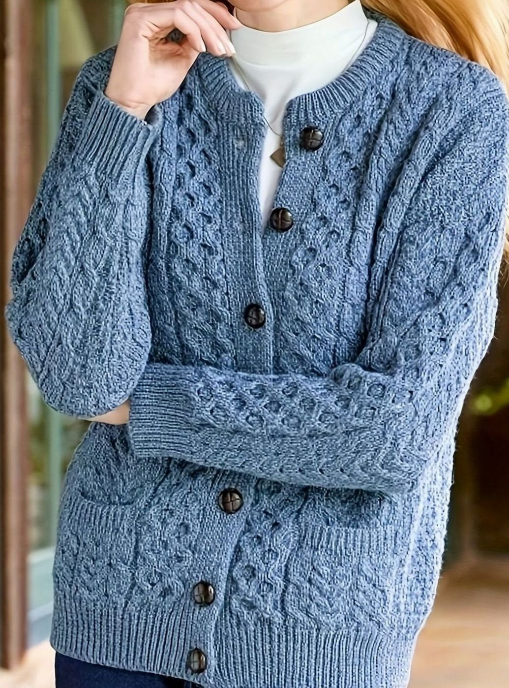 Kabelgebreid relaxed vest met knoopsluiting voor dames