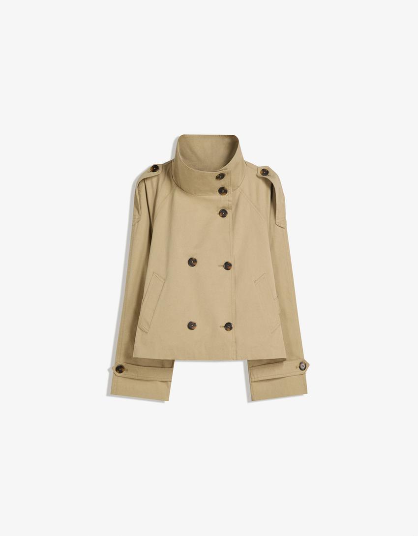 Klassieke en lichte cropped herfsttrenchcoat van zachte stof