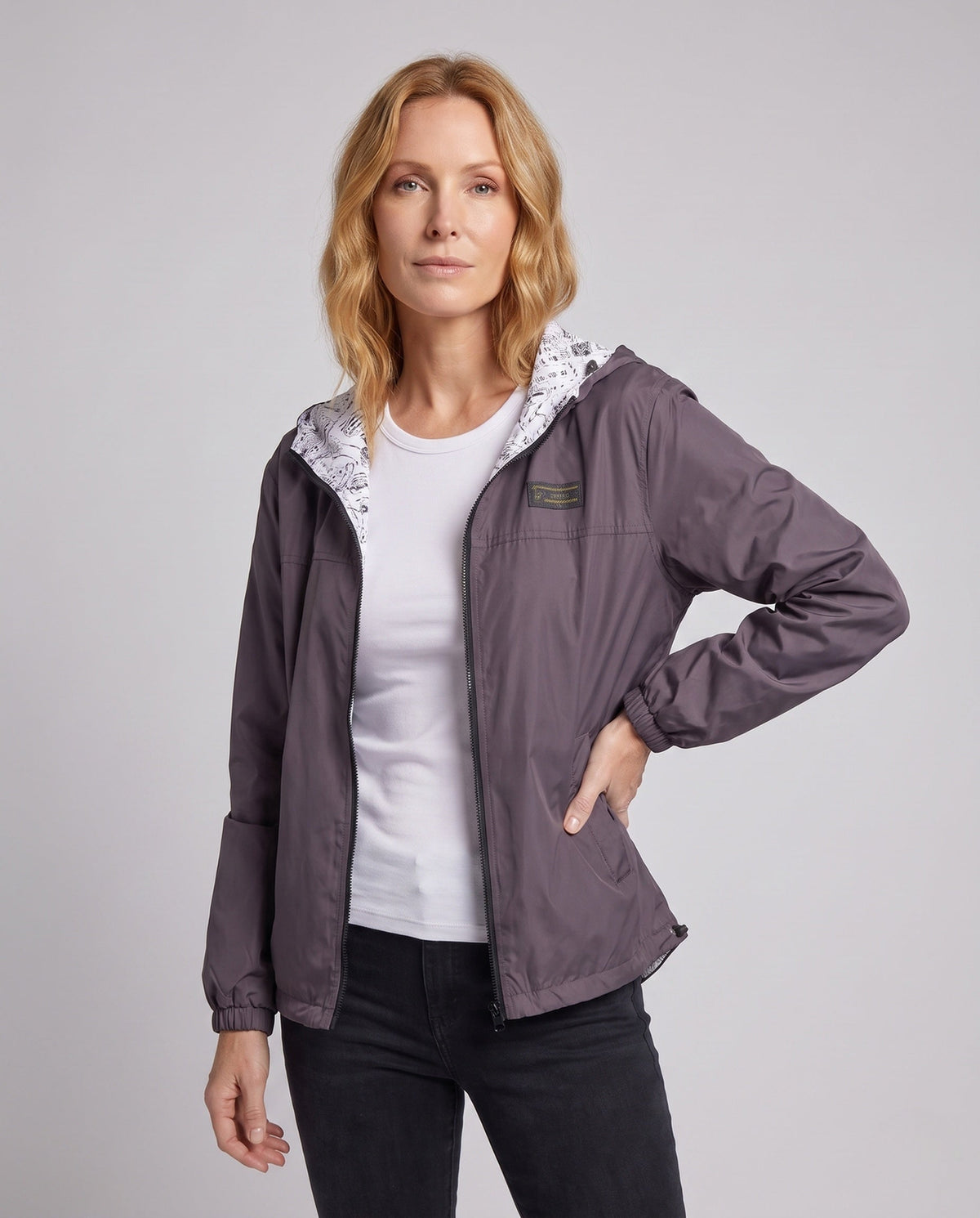 Lichtgewicht unisex windjack met capuchon, bedrukte voering en trekkoord