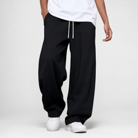Losvallende en lange joggingbroek