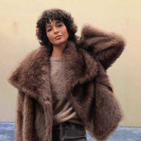 Luxe cropped damesjas van imitatiebont met oversized revers