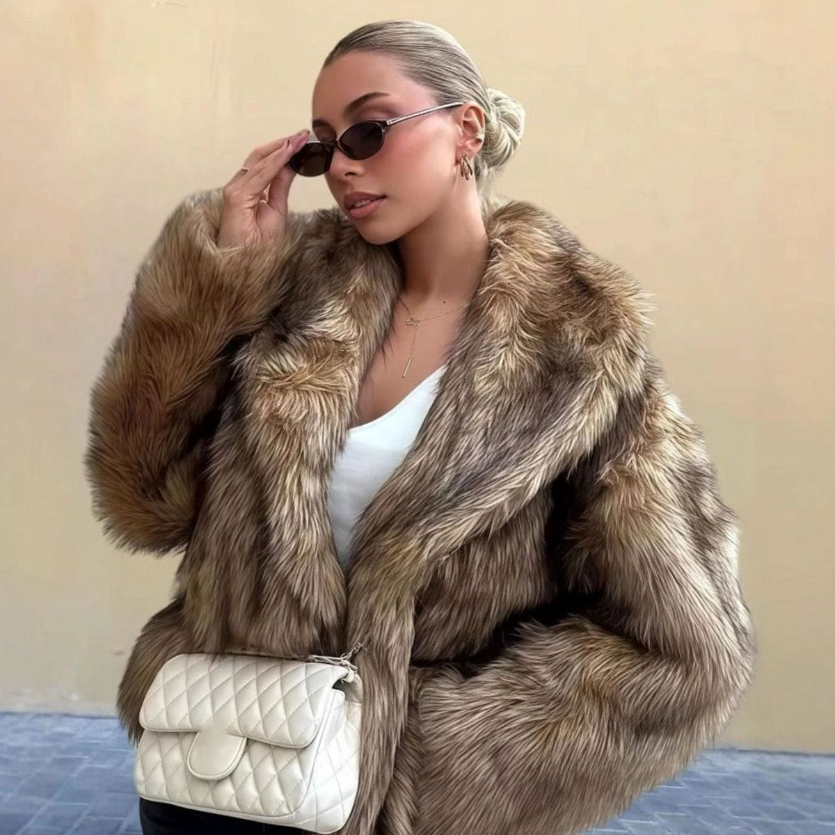 Luxe cropped damesjas van imitatiebont met oversized revers