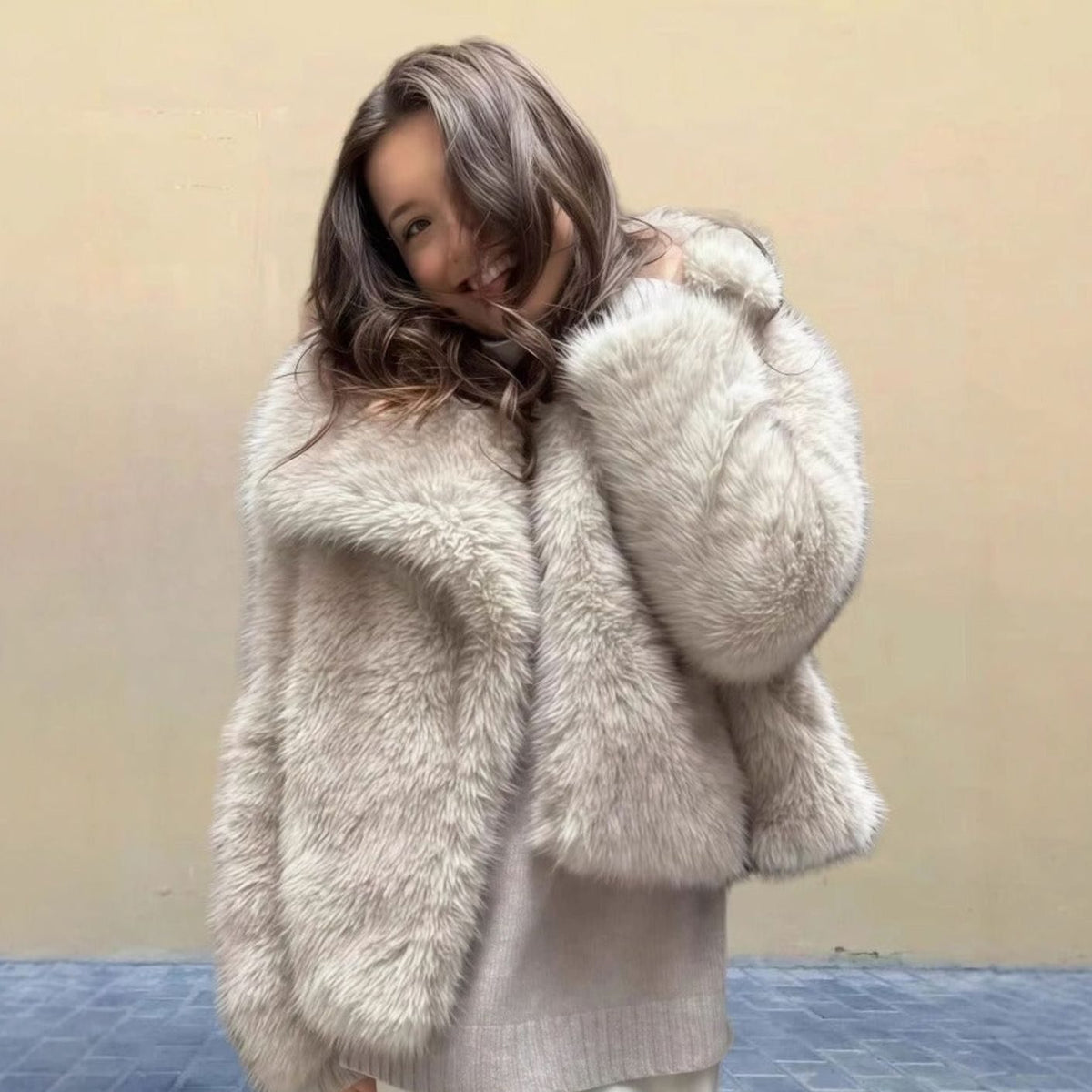 Luxe cropped damesjas van imitatiebont met oversized revers