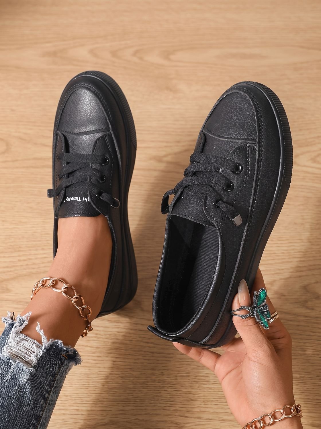 Orthopedische dempende lage vetersneakers voor dames