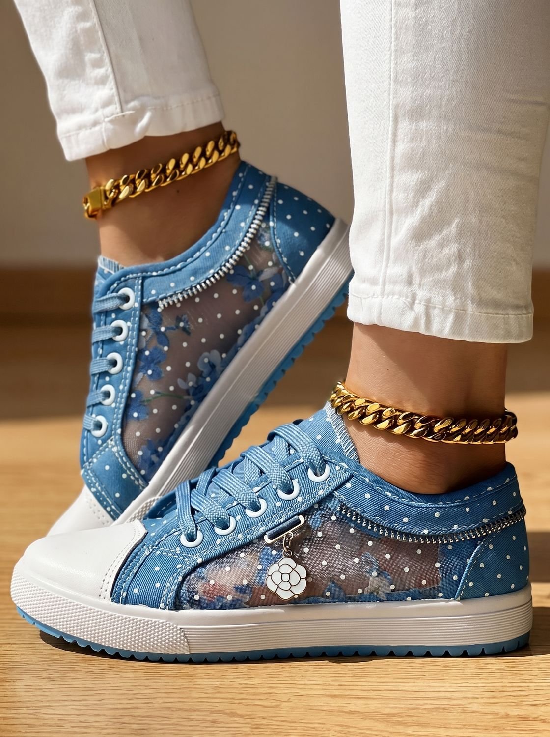 Orthopedische lage damessneakers van gebloemd mesh met vetersluiting