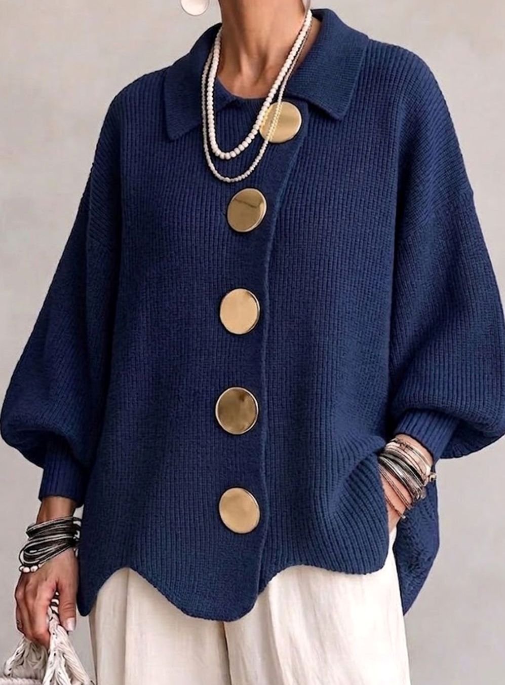 Oversized gebreid damesvest met gouden knopen en lantaarnmouwen