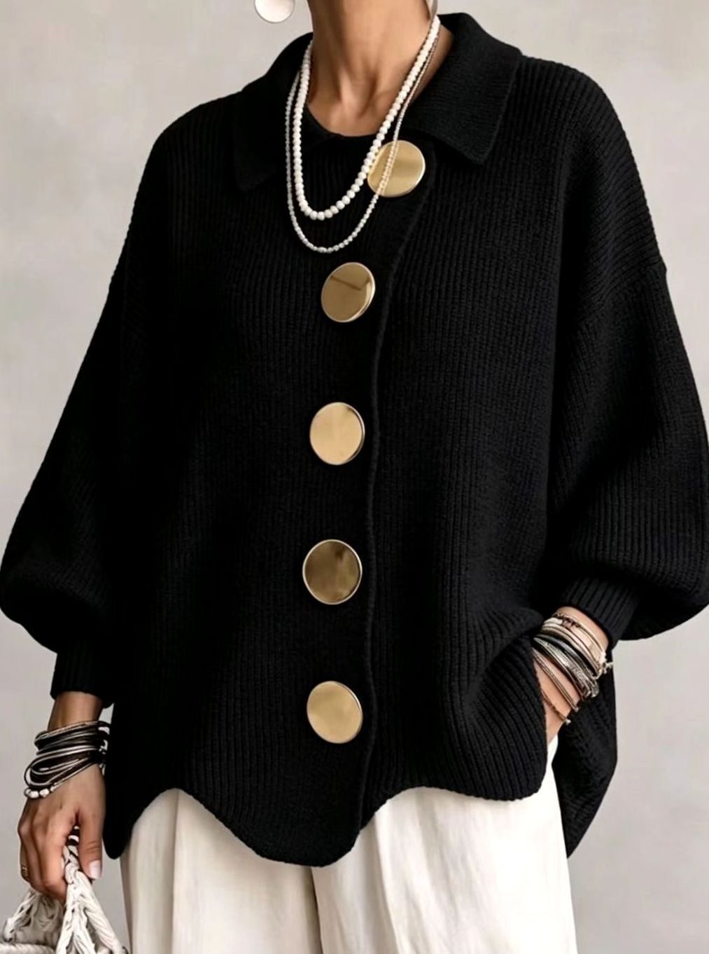 Oversized gebreid damesvest met gouden knopen en lantaarnmouwen