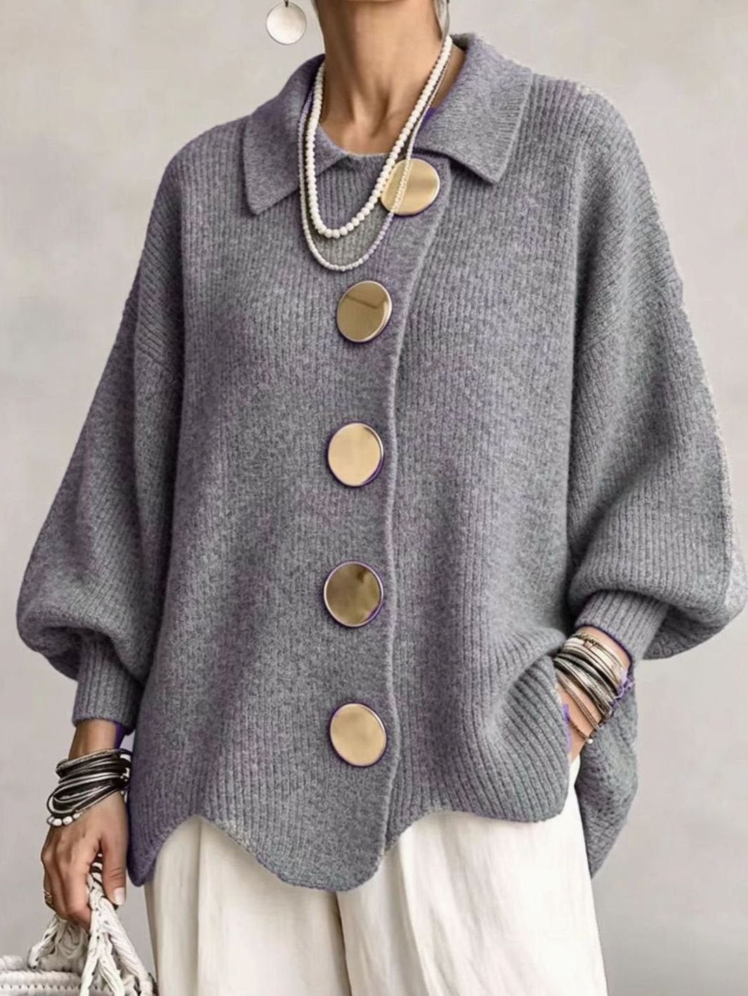 Oversized gebreid damesvest met gouden knopen en lantaarnmouwen