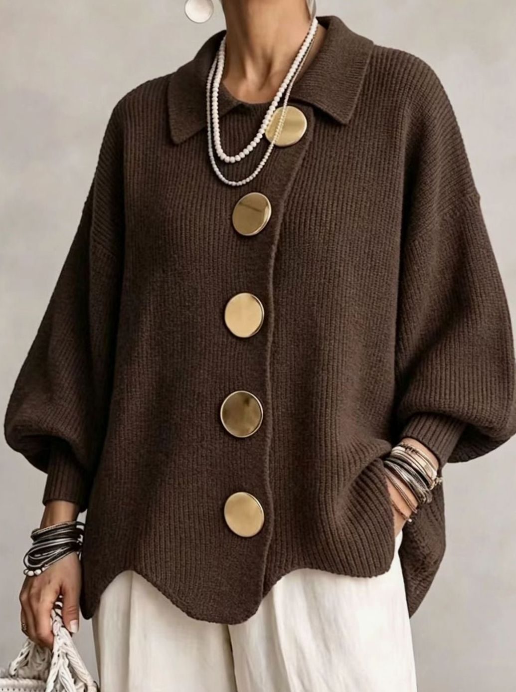 Oversized gebreid damesvest met gouden knopen en lantaarnmouwen