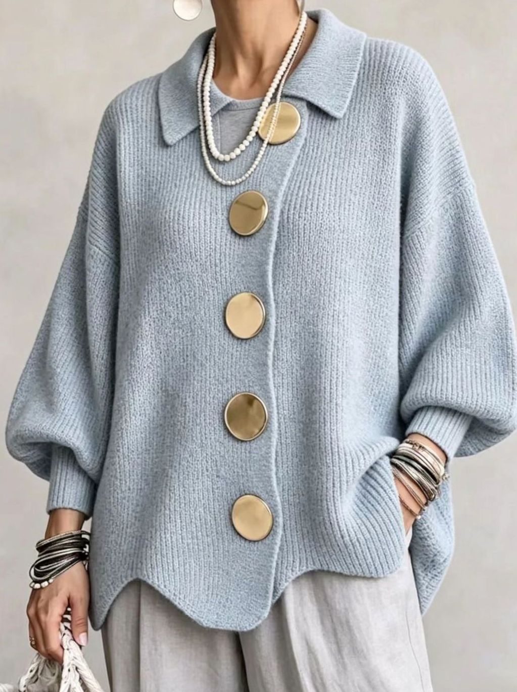 Oversized gebreid damesvest met gouden knopen en lantaarnmouwen