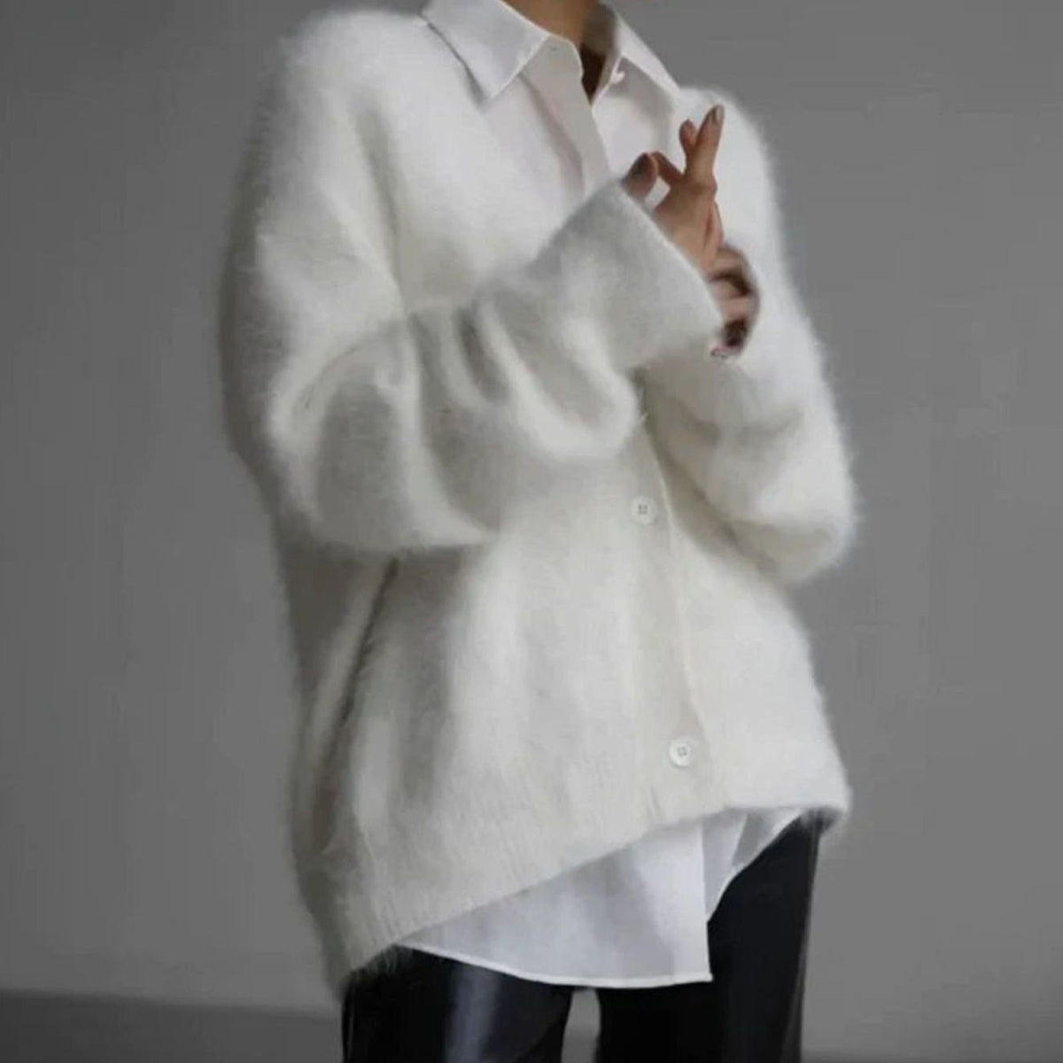 Oversized pluizig damesvest met V-hals en knopen